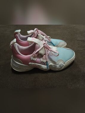 Adidas Trae Young Ice 1